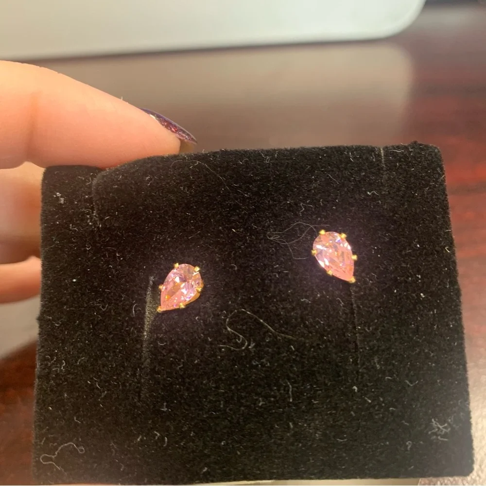 Avon pear shaped diamond style CZ pink  Stud Earrings NIB 1997